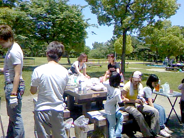 近くの公園でささやかな慰安イベント。普段頑張ってくれているスタッフに楽しんでもらえたかな。
