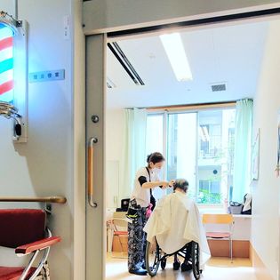 施設へ訪問した時の一コマ。沢山の方に笑顔が生まれました。
